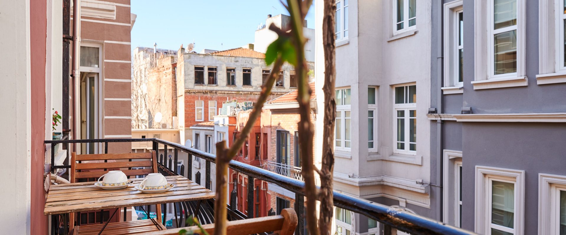 Beyoğlu Hotels 2026: Tarihi İstanbul’u Keşfetmenin En Konforlu Yolu