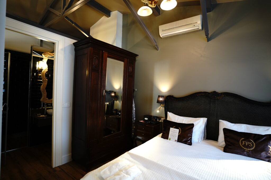 beyoğlu hotels, istanbul butik oteller, galata otelleri, faik pasha apartments, uzun süreli konaklama istanbul, aile dostu oteller, tasarım otelleri, sanat otelleri, 2025 beyoğlu otel rehberi, apart otel beyoğlu