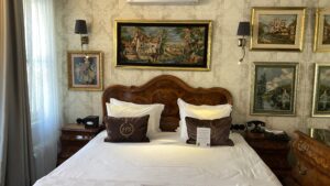 beyoglu hotels, beyoğlu design hotel, istanbul small hotels, butik otel, faik pasha apartments, design hotel, modern otel, sanat oteli, beyoğlu otelleri, konaklama, 2025, müşteri deneyimi, lüks otel, cihangir, çukurcuma, galata, uzun süreli konaklama, istanbul