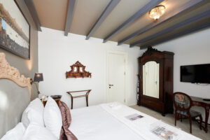 Beyoğlu otelleri, Faik Pasha Apartments, beyoglu hotels, beyoglu boutique hotel, beyoglu design hotel, istanbul small hotels, beyoglu family hotels, beyoglu small hotels, apart otel, aile oteli, tasarım otel, butik otel, uzun konaklama, rezervasyon, müşteri yorumu, 2025