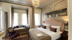 İstanbul tasarım otel, Faik Pasha Apartments, butik otel, modern dekorasyon, Beyoğlu, Çukurcuma, sanat, doğrudan rezervasyon, kullanıcı yorumu, 2025