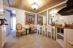 Beyoğlu tarihi oteller, İstanbul tarihi oteller, Beyoğlu konaklama, Pera otelleri, Galata otelleri, Çukurcuma otelleri, Faik Pasha Apartments, İstanbul 2025