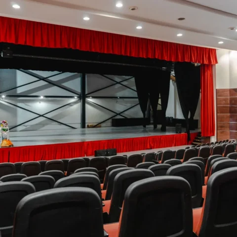 İstanbul Tiyatro Festivali 2026 açılış gecesi sahne görüntüsü