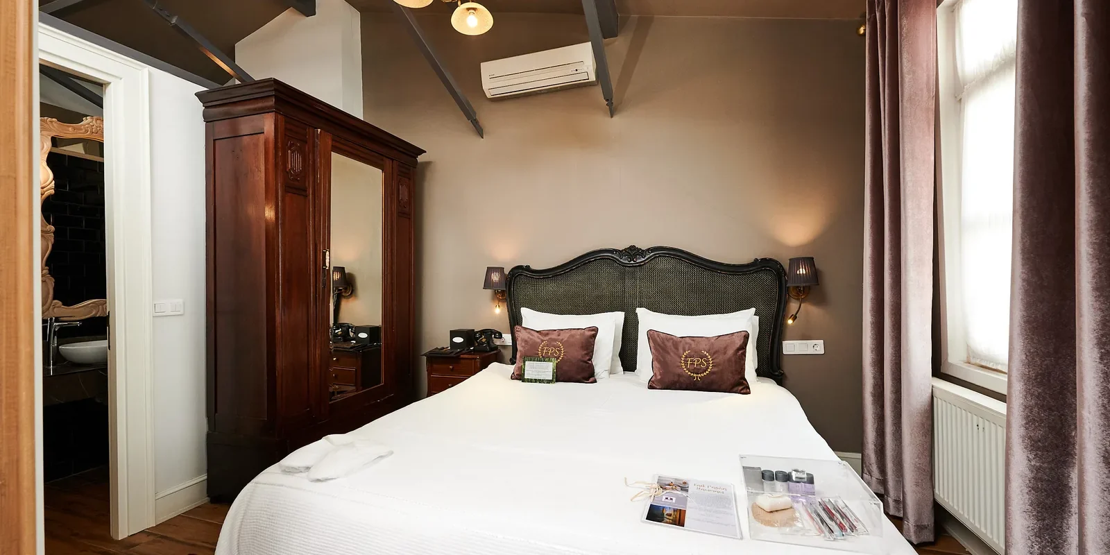 İstiklal Caddesine Yakın Otel: Kalabalıktan Uzak, Her Yere Yürüme Mesafesinde