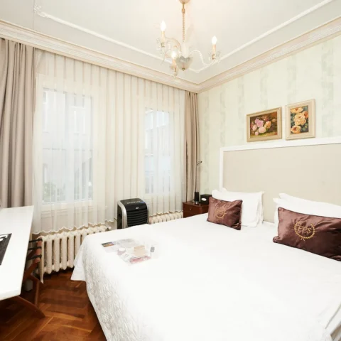 Masumiyet müzesi yakını otel Faik Pasha Hotels'in tarihi cephesi