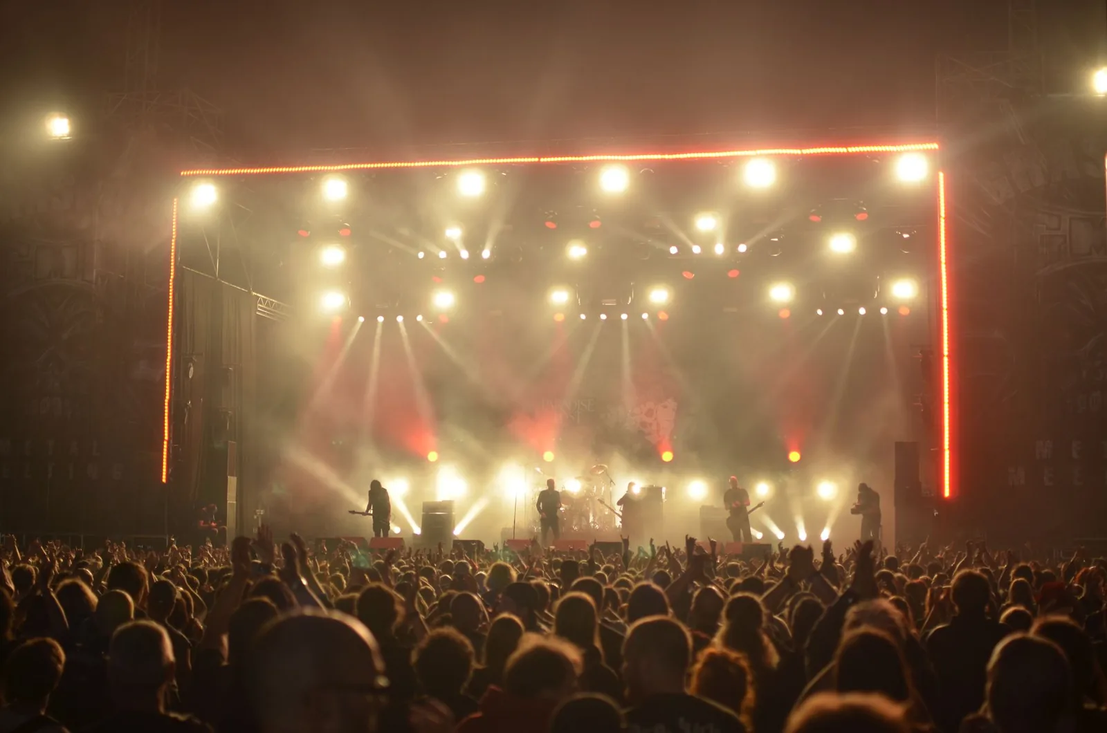 Altın Gün İstanbul Konseri 2026 için hazırlanan canlı müzik sahnesi