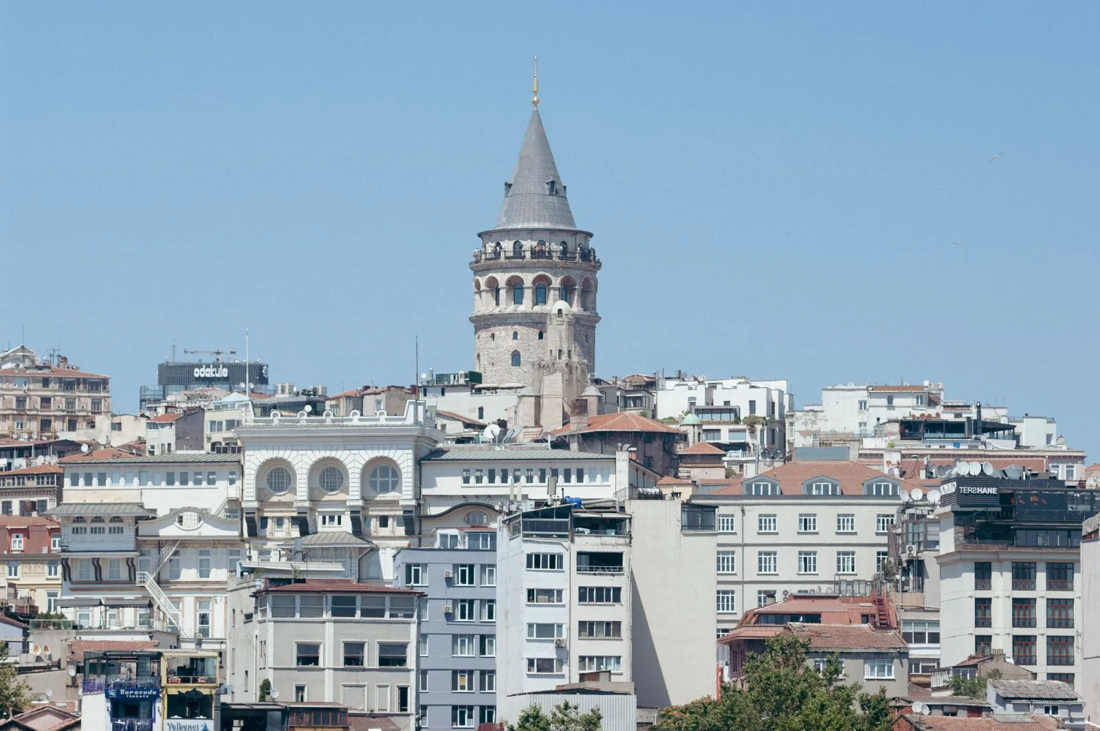 Beyoğlu'nda gezilecek yerler listesinde Galata Kulesi manzarası
