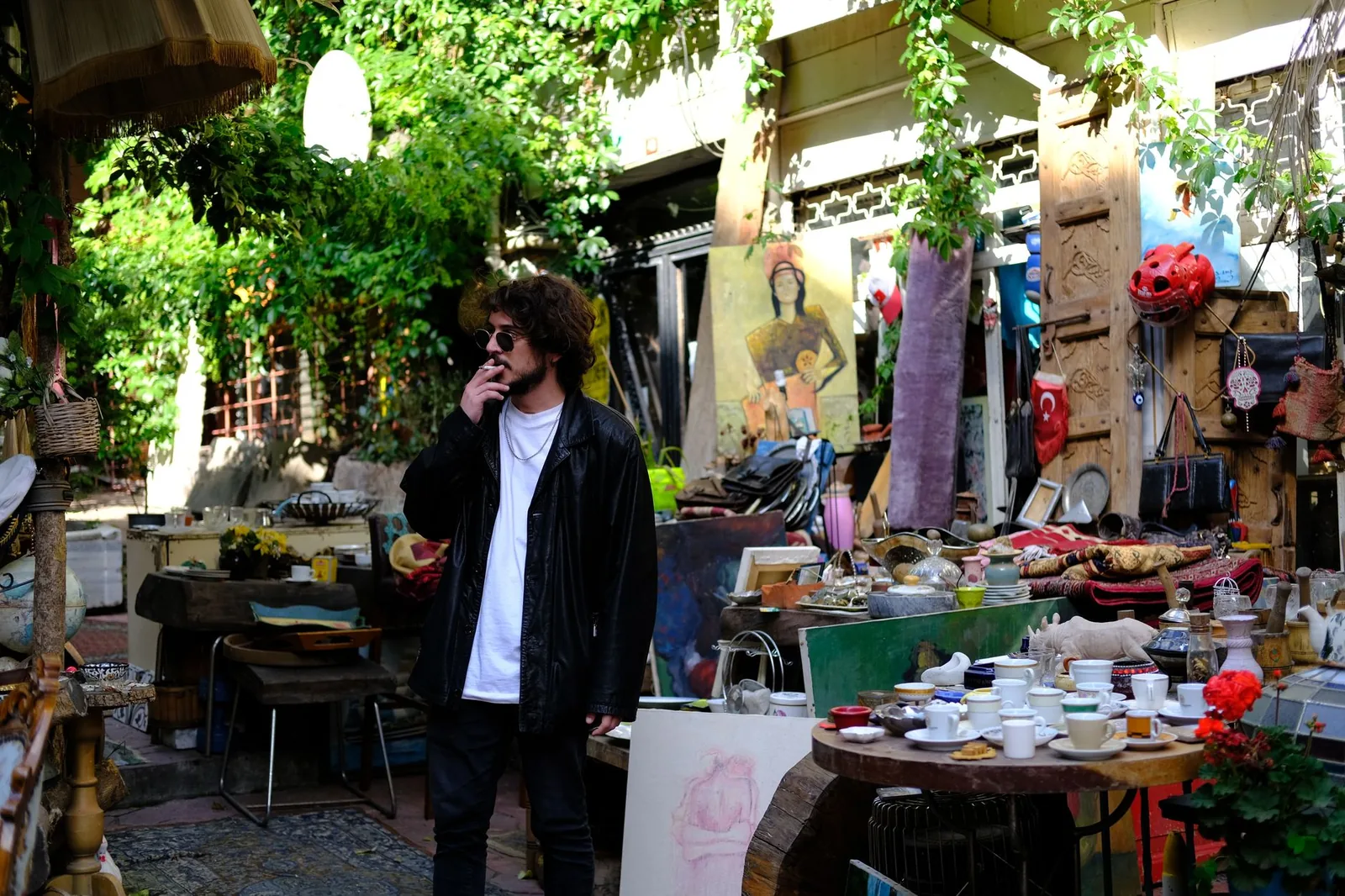 Çukurcuma antikacı sokağında vintage eşya dükkanı