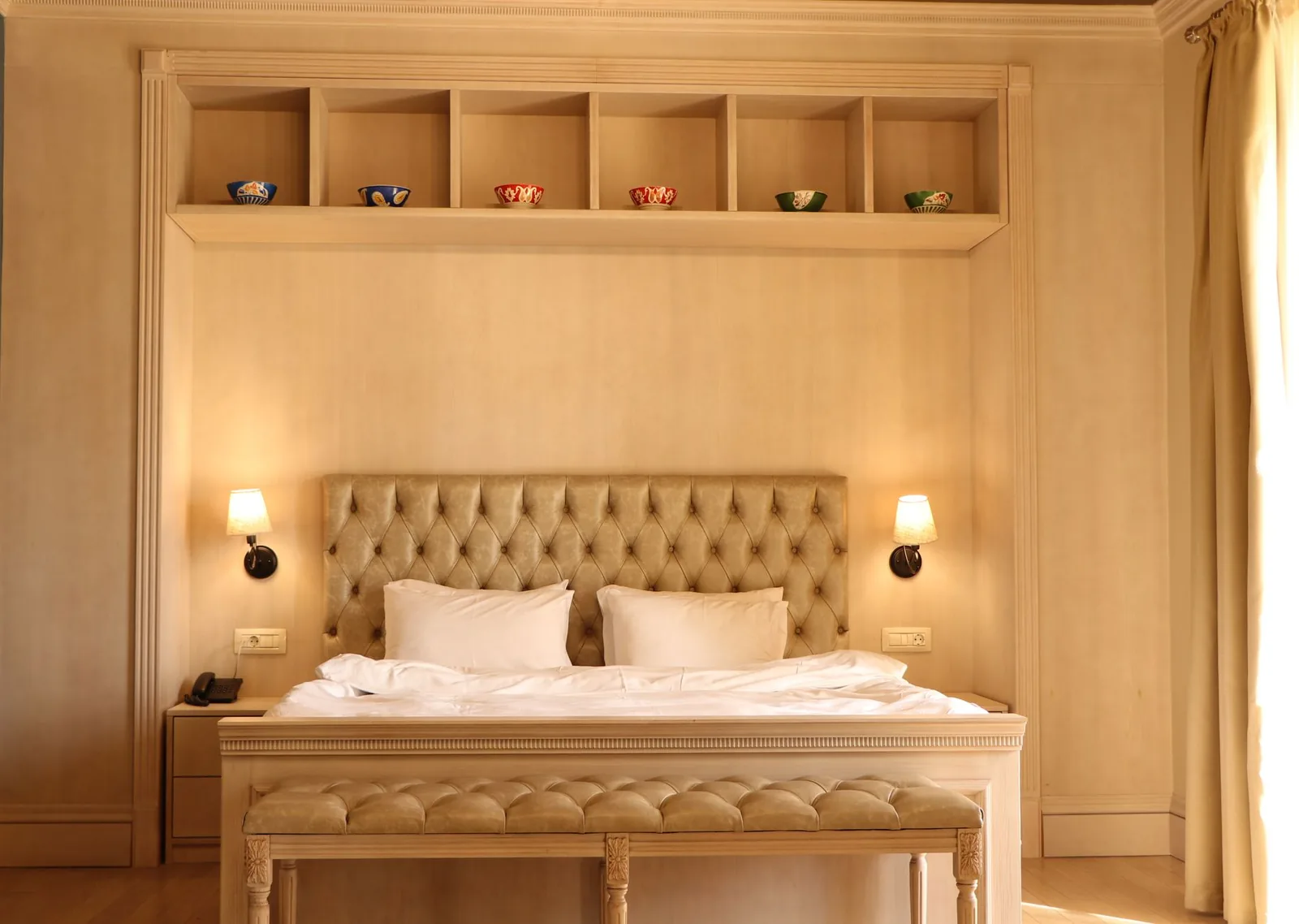 Faik Pasha Hotels butik otel odası ve antika mobilyalar